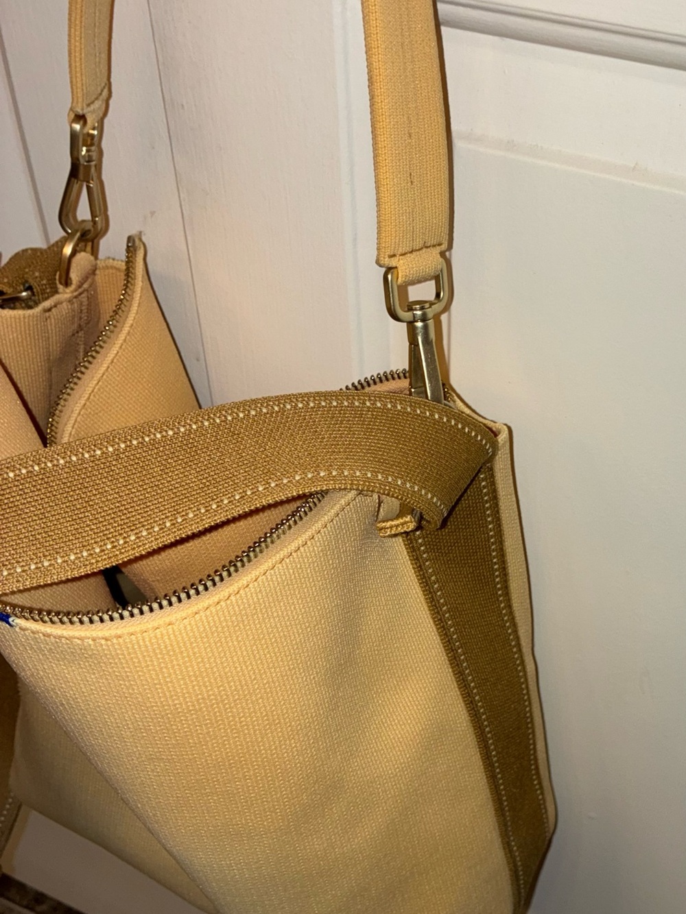 Like New Rothy’s Mini Zip Bucket Bag ButterYellow - Picture 9 of 12